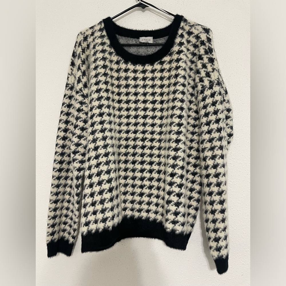Cyrus Fuzzy Houndstooth Sweater Large